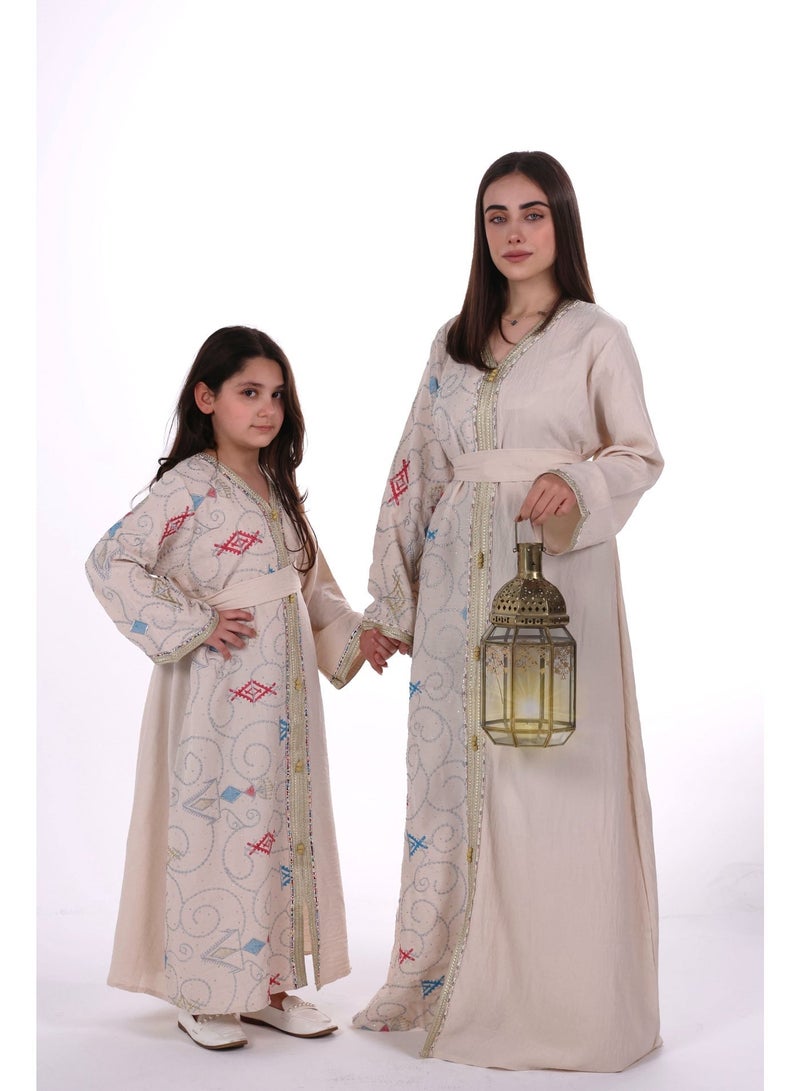 البنت الشرقية جلابية نسائية مطرزة مع حزام على الخسر للأم والابنه - Image 1